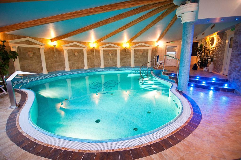 Hotel Mazurski Dworek Mikołajki Exteriör bild