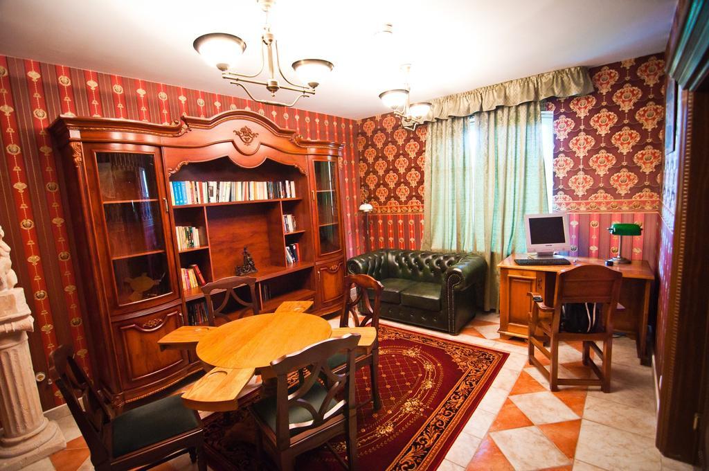 Hotel Mazurski Dworek Mikołajki Exteriör bild