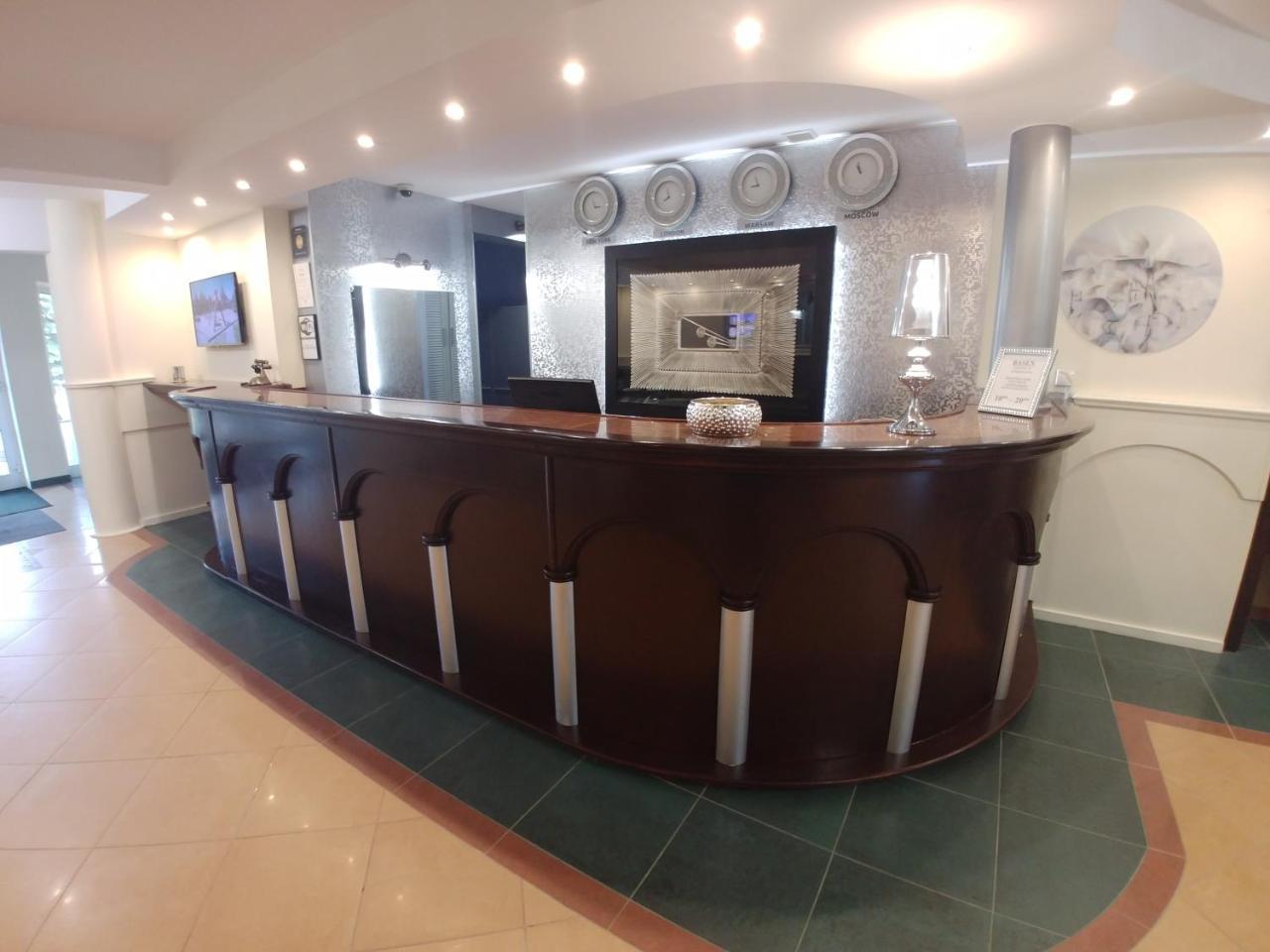Hotel Mazurski Dworek Mikołajki Exteriör bild